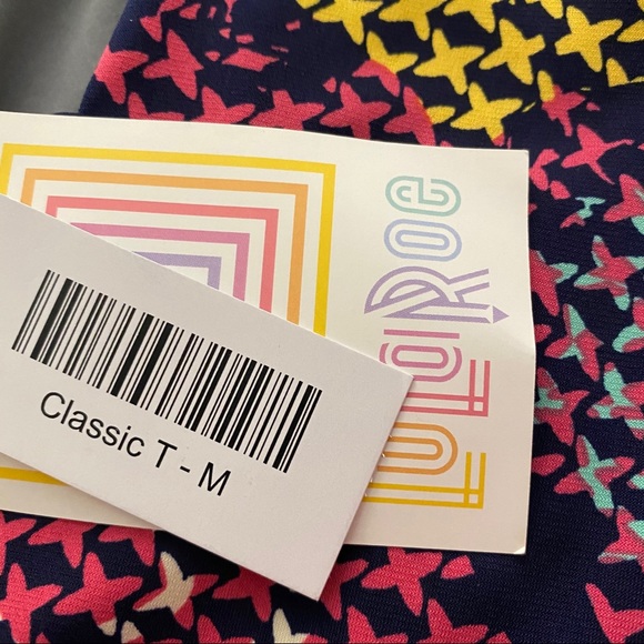 LulaRoe Classic Tee- Digital Multi Color Design M - Picture 4 of 7